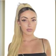 Chica joven con ganas de enseñar a extranjeros mi lengua natal para que puedan adaptarse rápido.